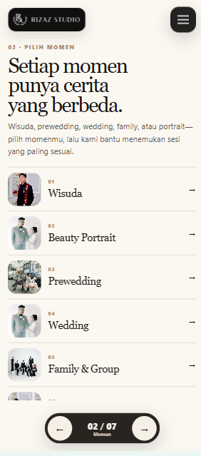 Cuplikan layar asli tampilan mobile Brosur Rizaz Studio: judul Setiap momen punya cerita yang berbeda dan daftar layanan fotografi
